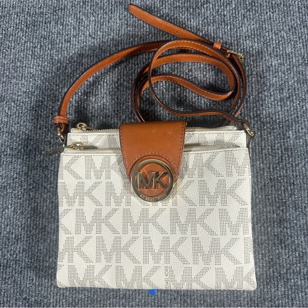EUC Michael Kors Signature Fulton‎ Logo Crossbody Bag Purse Beige Vanilla